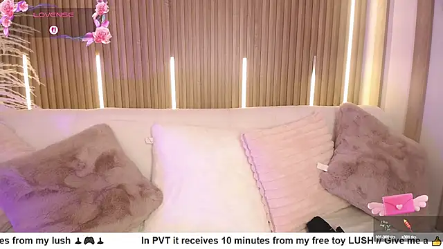 Snapshot of MylaDreams chatting on 09/20/25, 03:40 MylaDreams online show from 09/20/25, 03:40