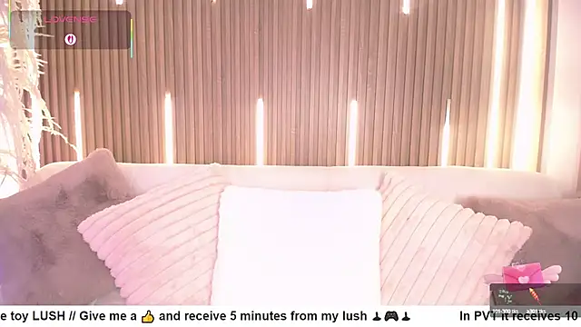 Snapshot of MylaDreams chatting on 09/24/25, 03:21 MylaDreams online show from 09/24/25, 03:21