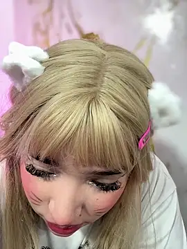 Snapshot of hinata_dolly chatting on 05/15/26, 11:50 hinata dolly online show from 05/15/26, 11:50