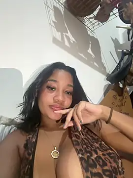 Snapshot of hillarymoreninha chatting on 09/25/25, 07:45 hillarymoreninha online show from 09/25/25, 07:45