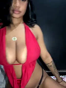 Snapshot of hillarymoreninha chatting on 11/07/25, 10:37 hillarymoreninha online show from 11/07/25, 10:37