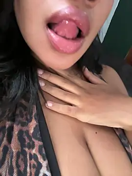 hillarymoreninha online show from 04/19/26, 07:38