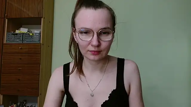 LooveELLYx online show from 09/30/25, 08:47