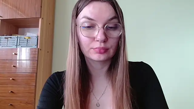 LooveELLYx online show from 03/24/26, 02:44