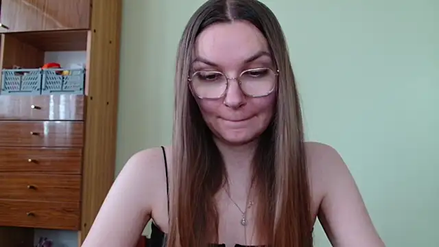 LooveELLYx online show from 05/05/26, 01:41