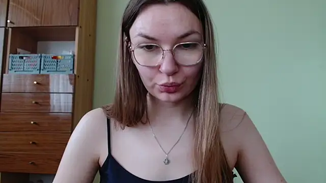 LooveELLYx online show from 06/05/26, 06:52