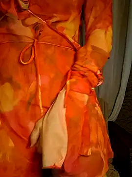 Snapshot of CelynaRoss chatting on 10/19/25, 12:55 CelynaRoss online show from 10/19/25, 12:55