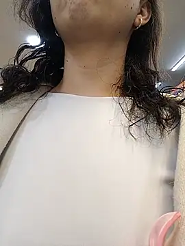Snapshot of anntonella_watson chatting on 05/15/26, 11:28 anntonella watson online show from 05/15/26, 11:28