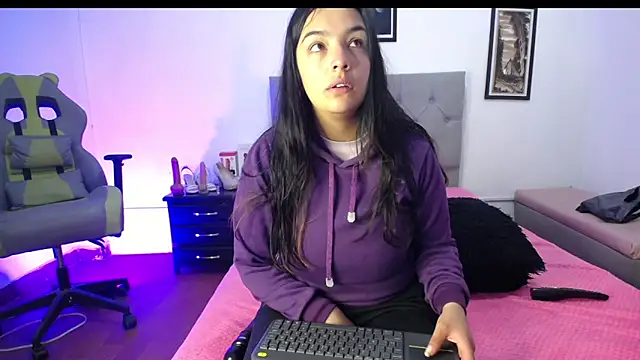 Esmeraldaa- online show from 09/30/25, 04:28