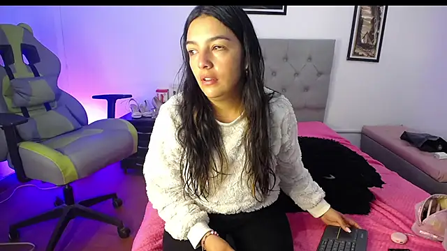 Esmeraldaa- online show from 10/04/25, 04:32