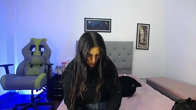 Esmeraldaa- online show from 10/28/25, 05:00