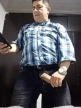 Snapshot of BigCristh79 chatting on 10/06/25, 08:17 BigCristh79 online show from 10/06/25, 08:17