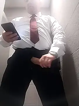 Snapshot of BigCristh79 chatting on 10/26/25, 02:06 BigCristh79 online show from 10/26/25, 02:06