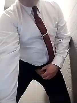 Snapshot of BigCristh79 chatting on 10/26/25, 10:04 BigCristh79 online show from 10/26/25, 10:04