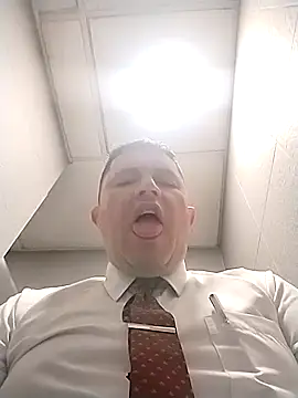 Snapshot of BigCristh79 chatting on 10/29/25, 07:32 BigCristh79 online show from 10/29/25, 07:32