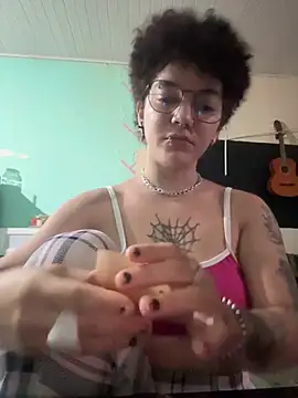 Snapshot of CamillyBlum chatting on 05/19/26, 02:51 CamillyBlum online show from 05/19/26, 02:51