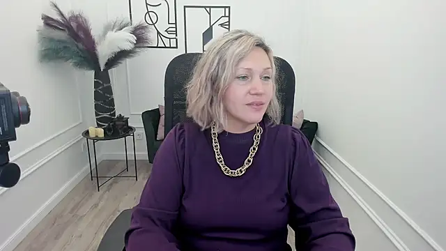 NinaStarle online show from 11/30/25, 04:27