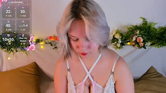 Snapshot of girlllsooft chatting on 09/26/25, 04:22 girlllsooft online show from 09/26/25, 04:22