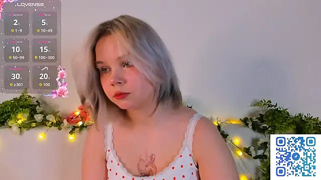 Snapshot of girlllsooft chatting on 10/08/25, 07:11 girlllsooft online show from 10/08/25, 07:11