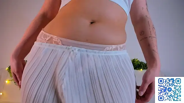 Snapshot of girlllsooft chatting on 10/22/25, 01:55 girlllsooft online show from 10/22/25, 01:55