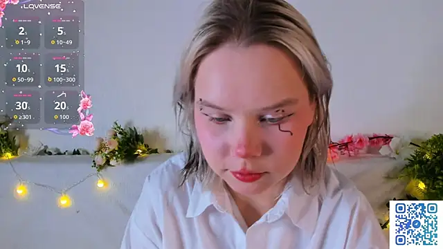 Snapshot of girlllsooft chatting on 11/01/25, 01:29 girlllsooft online show from 11/01/25, 01:29