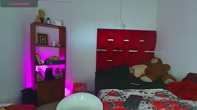 Camila hot ts online show from 02/18/26, 03:41