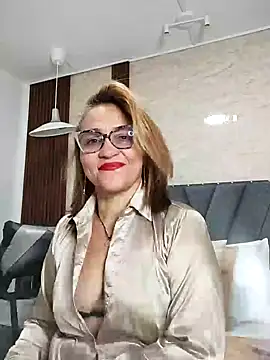 Snapshot of Cailinmilf chatting on 10/22/25, 10:20 Cailinmilf online show from 10/22/25, 10:20
