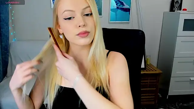 KatherineePierce online show from 04/19/26, 06:21