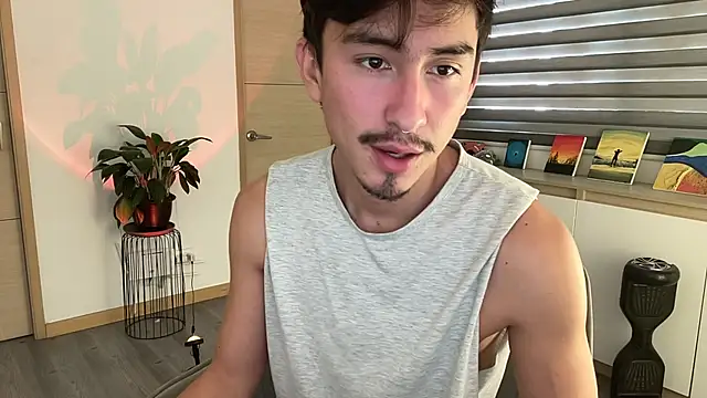 sweettaaron01 online show from 10/29/25, 06:09