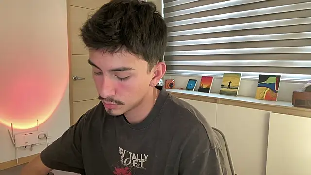 sweettaaron01 online show from 11/20/25, 05:12