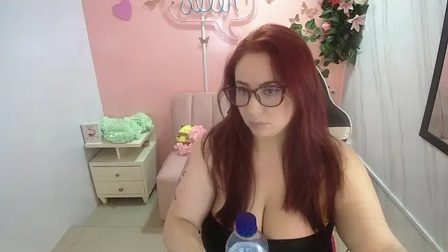 Snapshot of bellatrix_ch chatting on 05/19/26, 01:28 bellatrix ch online show from 05/19/26, 01:28