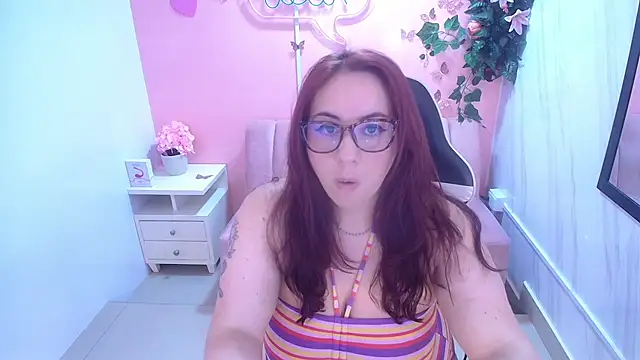 Snapshot of bellatrix_ch chatting on 06/20/26, 12:52 bellatrix ch online show from 06/20/26, 12:52