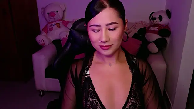 evelyn ch  online show from 11/11/25, 11:10