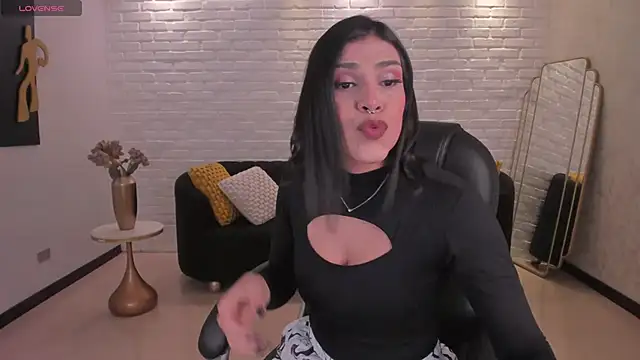 SarahYates online show from 11/21/25, 04:22