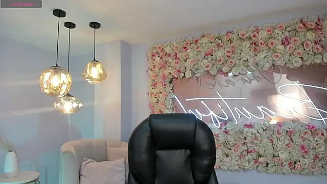 SarahYates online show from 04/18/26, 04:05