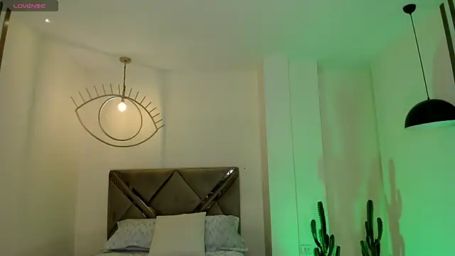 IsabellaMoreau online show from 02/21/26, 07:48