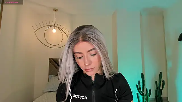 IsabellaMoreau online show from 02/23/26, 07:11