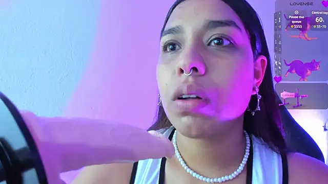 Snapshot of giselle_upp chatting on 09/11/25, 12:55 giselle upp online show from 09/11/25, 12:55