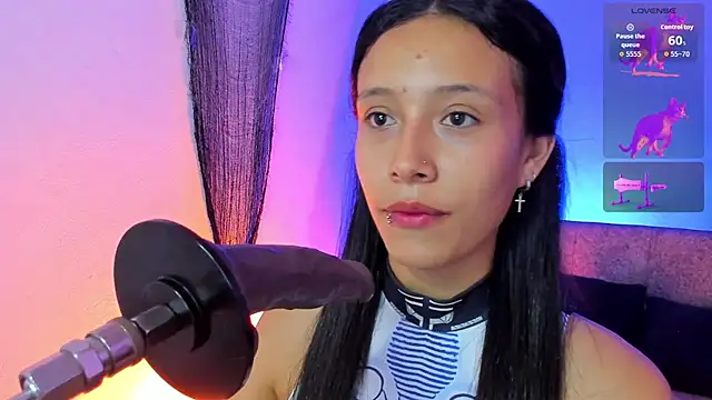 Snapshot of alicemoon__ chatting on 10/30/25, 10:27 alicemoon   online show from 10/30/25, 10:27