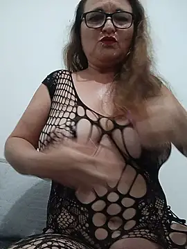 Snapshot of florecita_69 chatting on 06/18/26, 02:32 florecita 69 online show from 06/18/26, 02:32