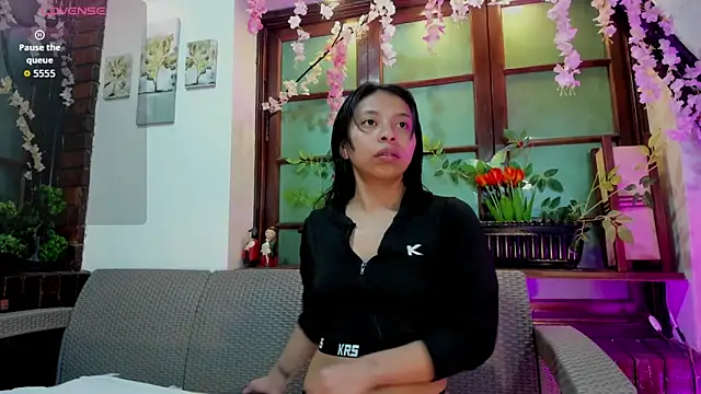 Snapshot of samara_selene chatting on 06/12/26, 03:05 samara selene online show from 06/12/26, 03:05
