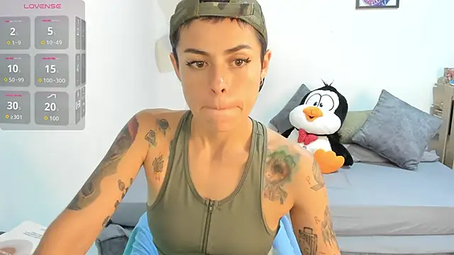 Snapshot of natt_op chatting on 10/24/25, 11:45 natt op online show from 10/24/25, 11:45