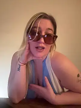 Snapshot of Granlady7 chatting on 06/23/26, 05:27 Granlady7 online show from 06/23/26, 05:27