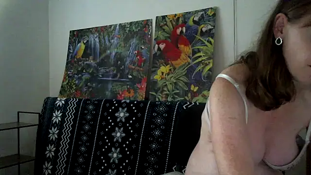 Snapshot of sweetdolly20 chatting on 10/11/25, 01:31 sweetdolly20 online show from 10/11/25, 01:31