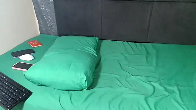 HugeTitisxx online show from 04/21/26, 04:01