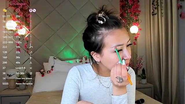 Nelly Kimm online show from 11/26/25, 01:39