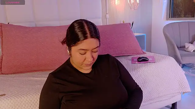 Leah Bensson online show from 10/11/25, 02:59