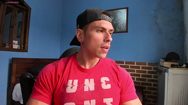 Snapshot of justinkarter chatting on 11/05/25, 05:35 justinkarter online show from 11/05/25, 05:35