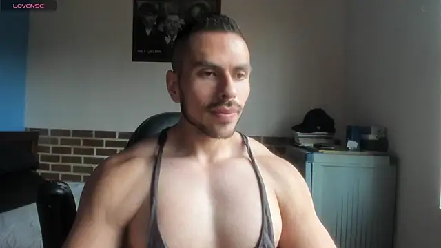 Snapshot of justinkarter chatting on 07/20/26, 04:53 justinkarter online show from 07/20/26, 04:53