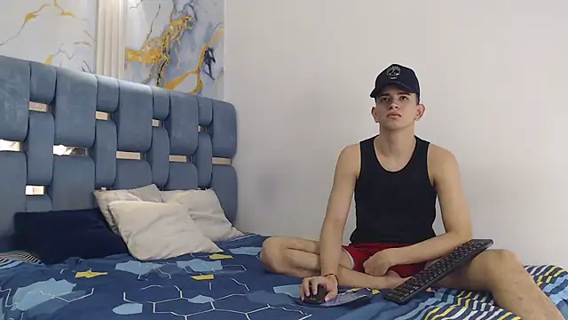 TWINKS FRIENDS online show from 04/02/26, 01:31